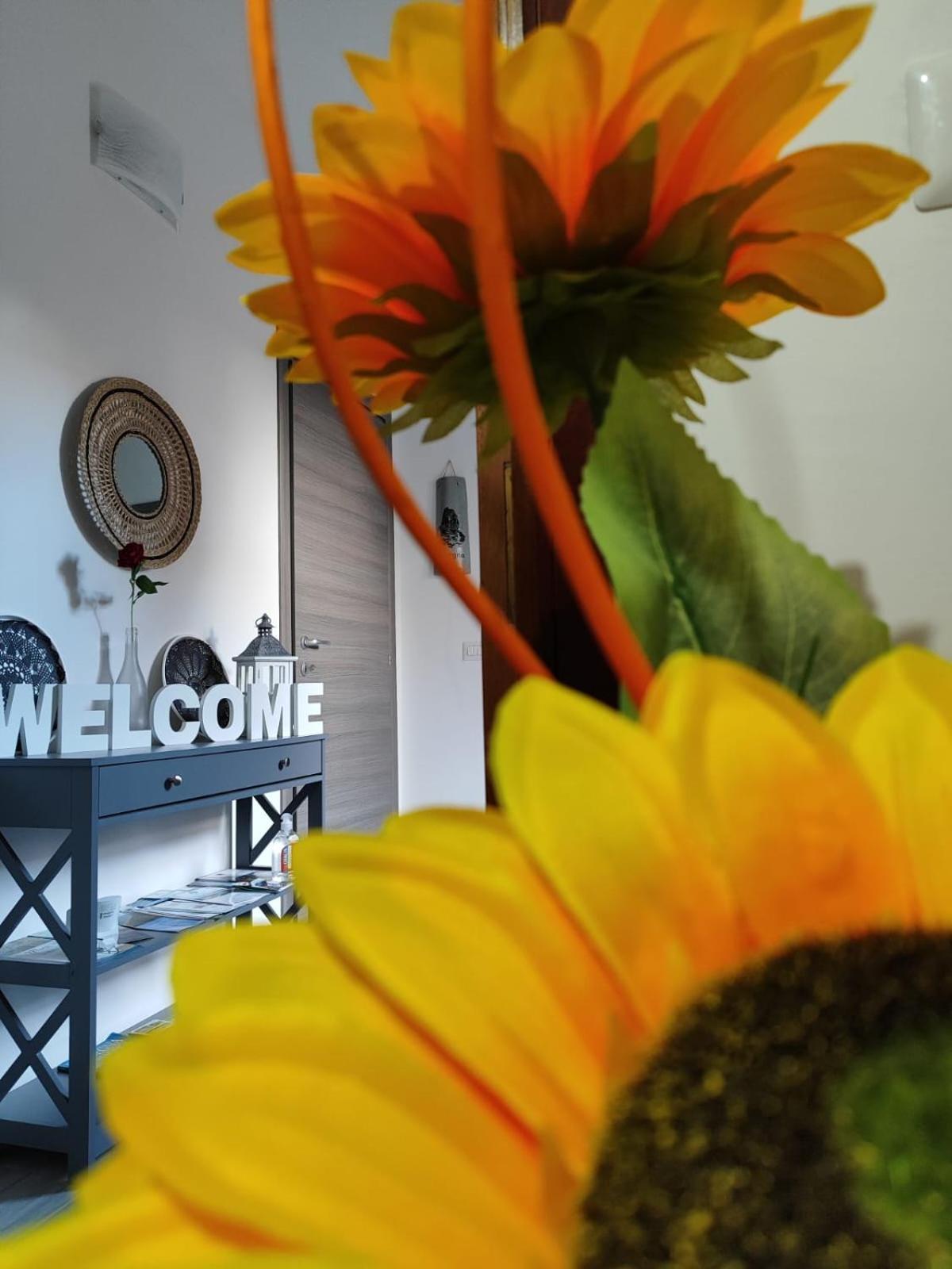 Casa Vacanze Con Giardino I Girasoli - Cin It 09006 - 9 C 2000 R4042- ソルソ エクステリア 写真